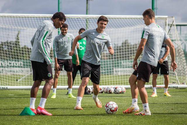 犹豫！张镇麟10中2仅得4分 正负值-13全队最低